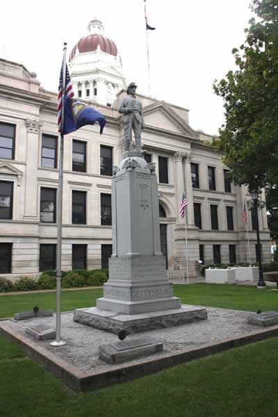 statue.Courthouse